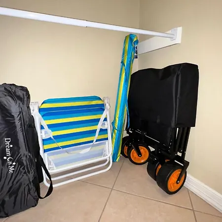 2 Bed 2 Bath Condo By Beach With Resort Pool